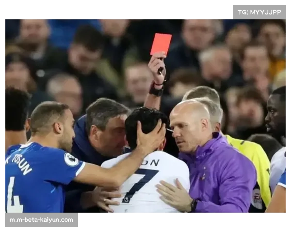 热刺球员情绪失控摔衣怒吼 红牌后心态崩盘暴露更衣室问题